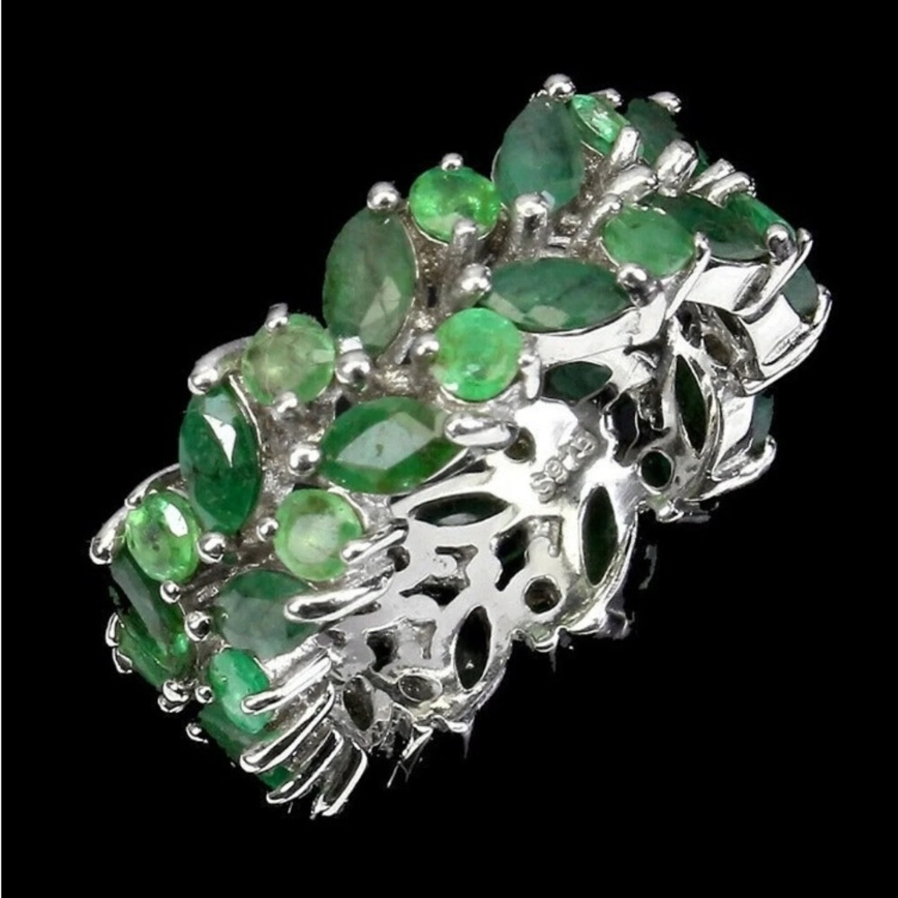 Genuine emerald and sterling silver ring. Flawed! See photos. Size 6